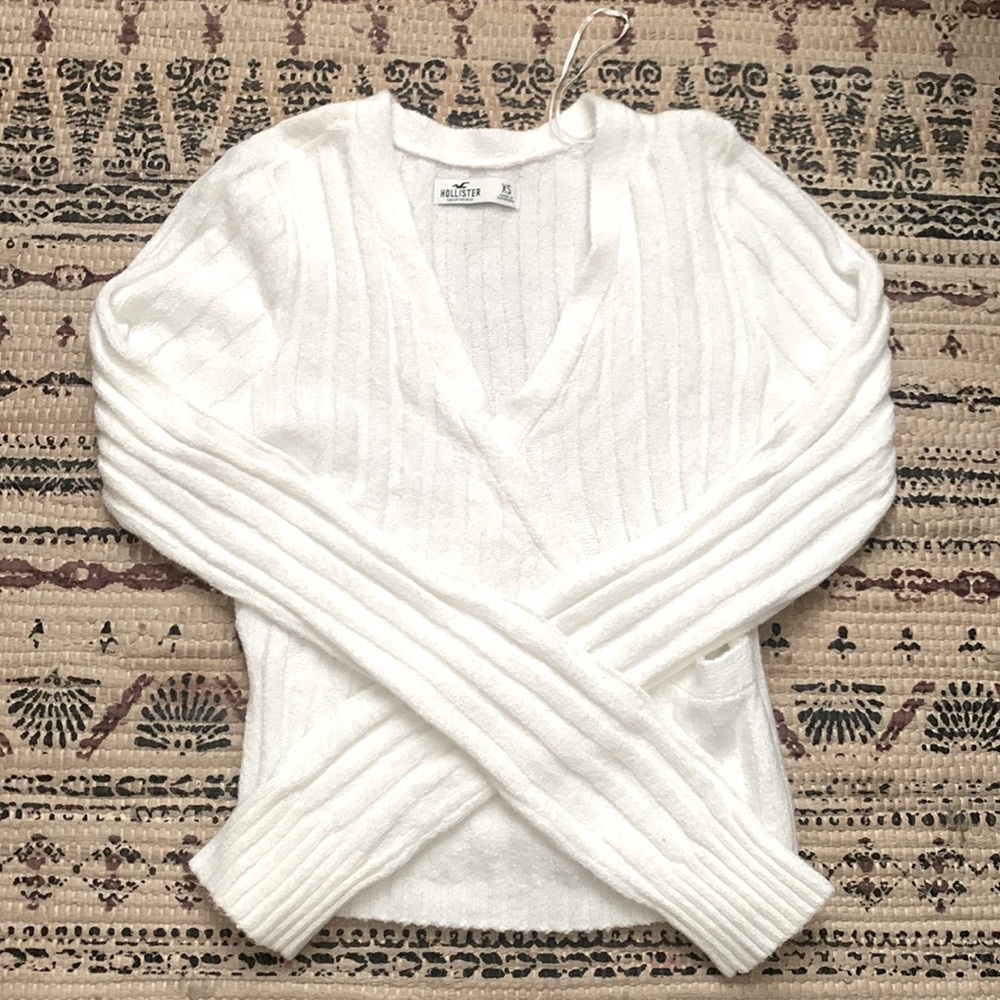 Hollister white long sleeve sweater in XS